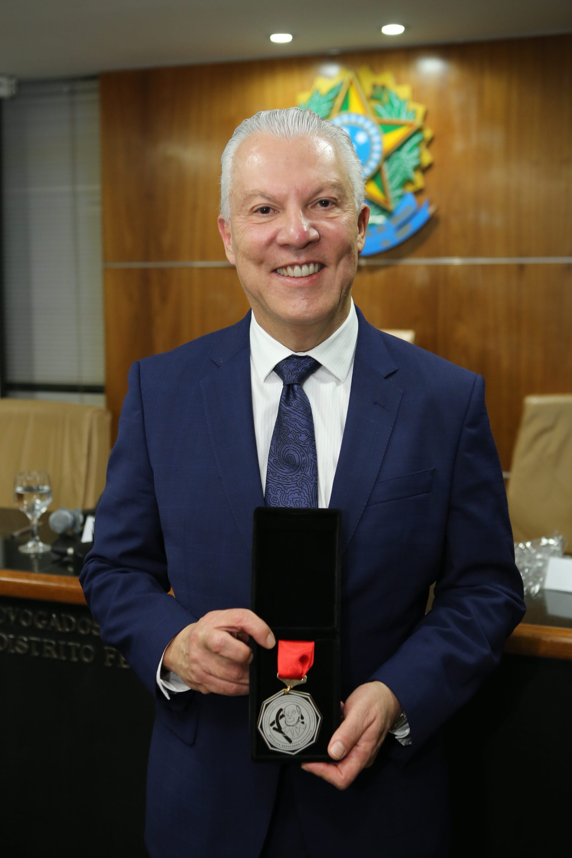 FENIA faz a Outorga da Medalha Sepulveda Pertence ao Confrade Marçal Justen Filho